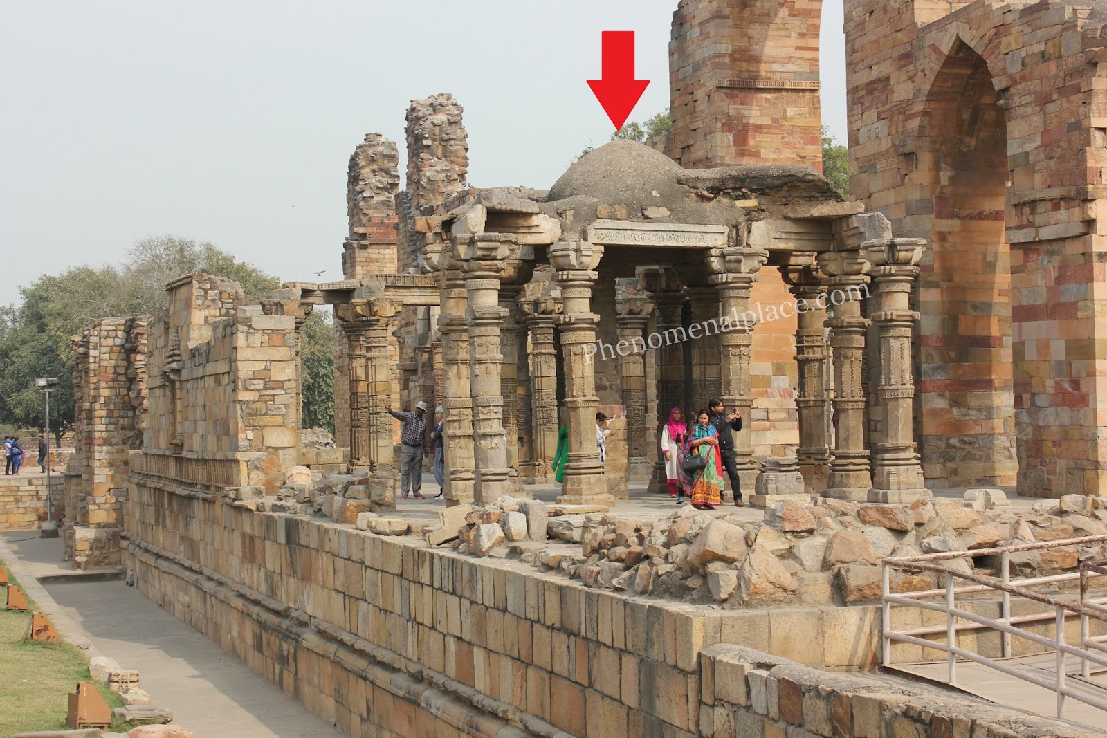 Partially%2BFinished_Islam_Muslim_Dome_On_Hindu_Temple_At_Qutb_Minar_Complex_Delhi.jpg