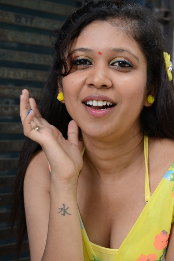 Janu Latest Cute Stills | Tollywood,Kollywood Movie Wallpapers,Working