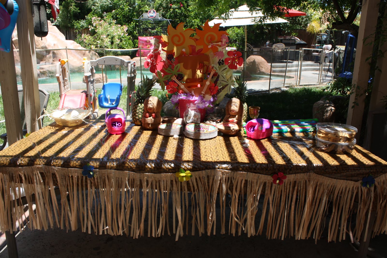 Krafty Mama of 5: Luau centerpieces 2011 Birthday pool party ! :):)