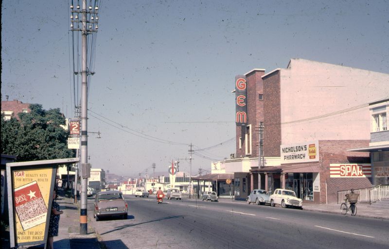 29 Beautiful Kodachrome Photos That Capture Street Scenes of