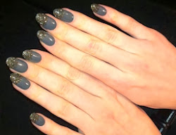 nails nail glitter grey gray fashionable stylish check manicure ozdobny lilostyle must huffingtonpost gemerkt