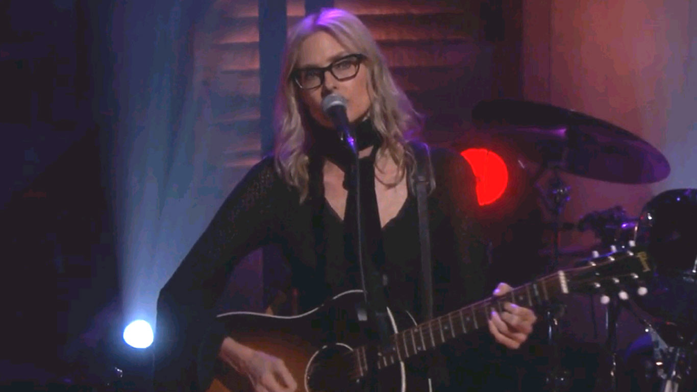 Aimee Mann performs 'Patient Zero' on Conan