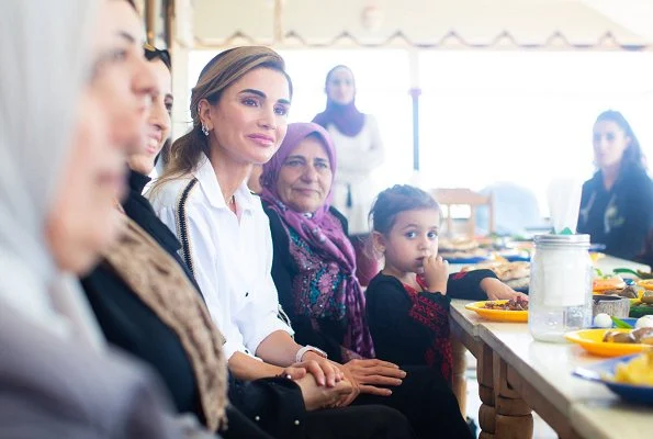 Queen Rania met with its women beneficiaries to learn about their efforts in organic and sustainable agriculture
