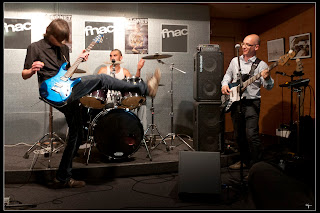 Photo du trio nantais de rock breton Daonet Fnac Nantes - concert album Donemat