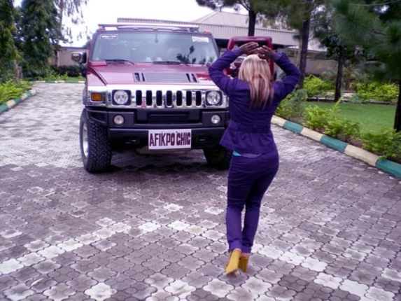 Hummer h2 и девушка