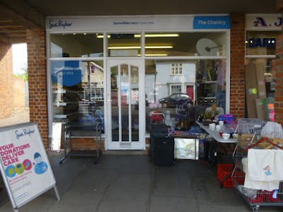 A picture of the front of the Sue Ryder shop, one of the charity shops on Hadleigh High Street