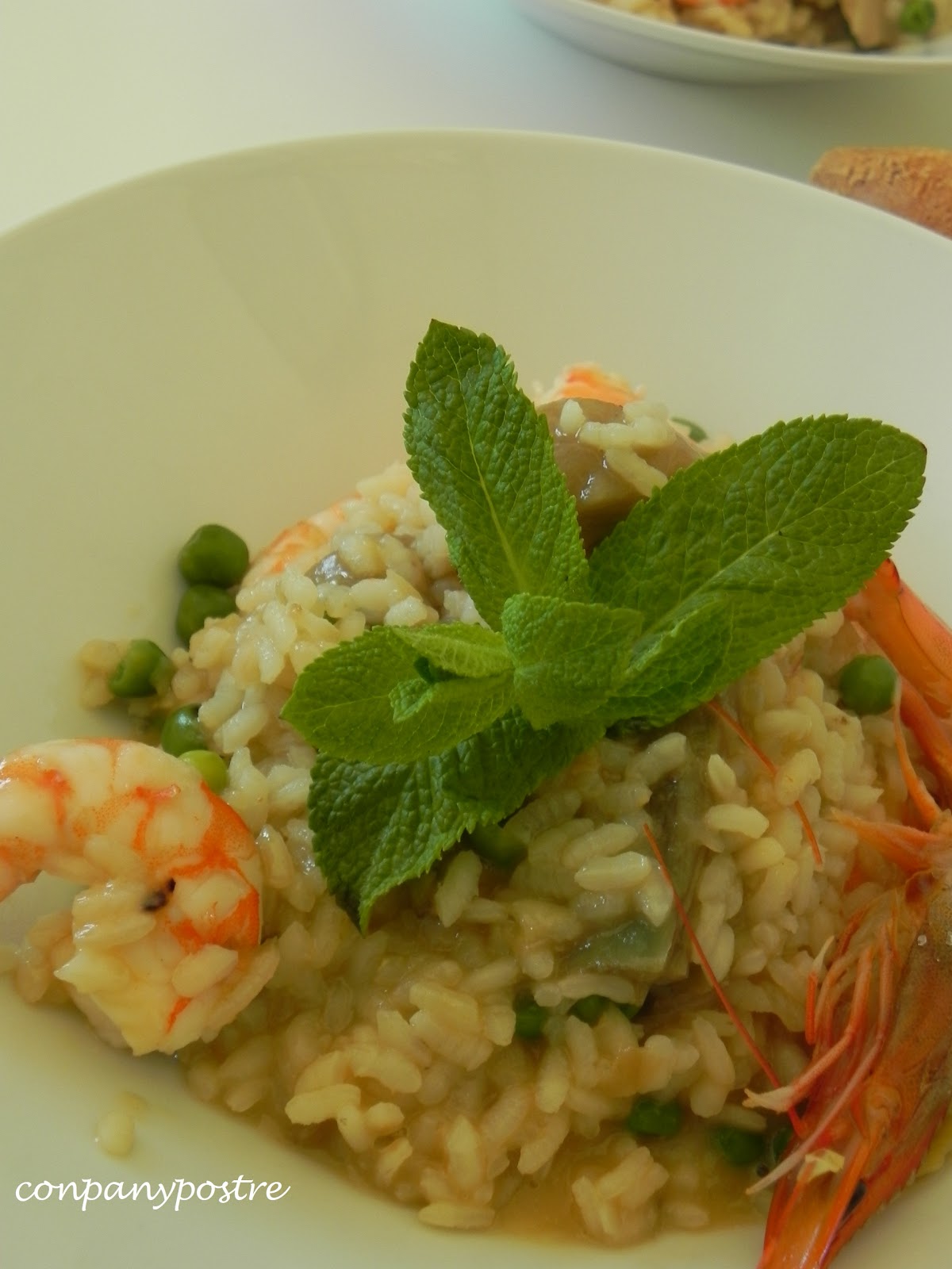 Con pan y postre Arroz con gambas y verduras, un poco caldoso