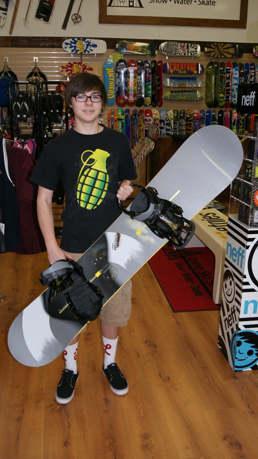 Alpine Ski Shop Daily Drops Springbreak Snowboard w/ Michael