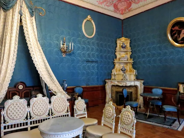 72 hour visa-free St. Petersburg itinerary: Interior of a blue room in Yusupov Palace