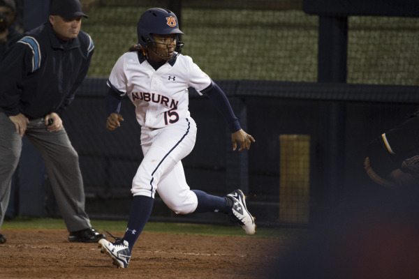 Auburn Softball 2016 uniforms Bre Fornis