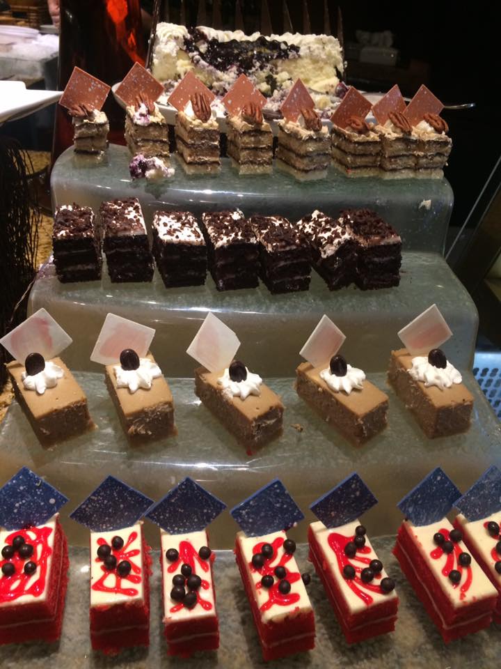 Seven Corners Buffet Restaurant Crowne Plaza Manila It's Me, Gracee