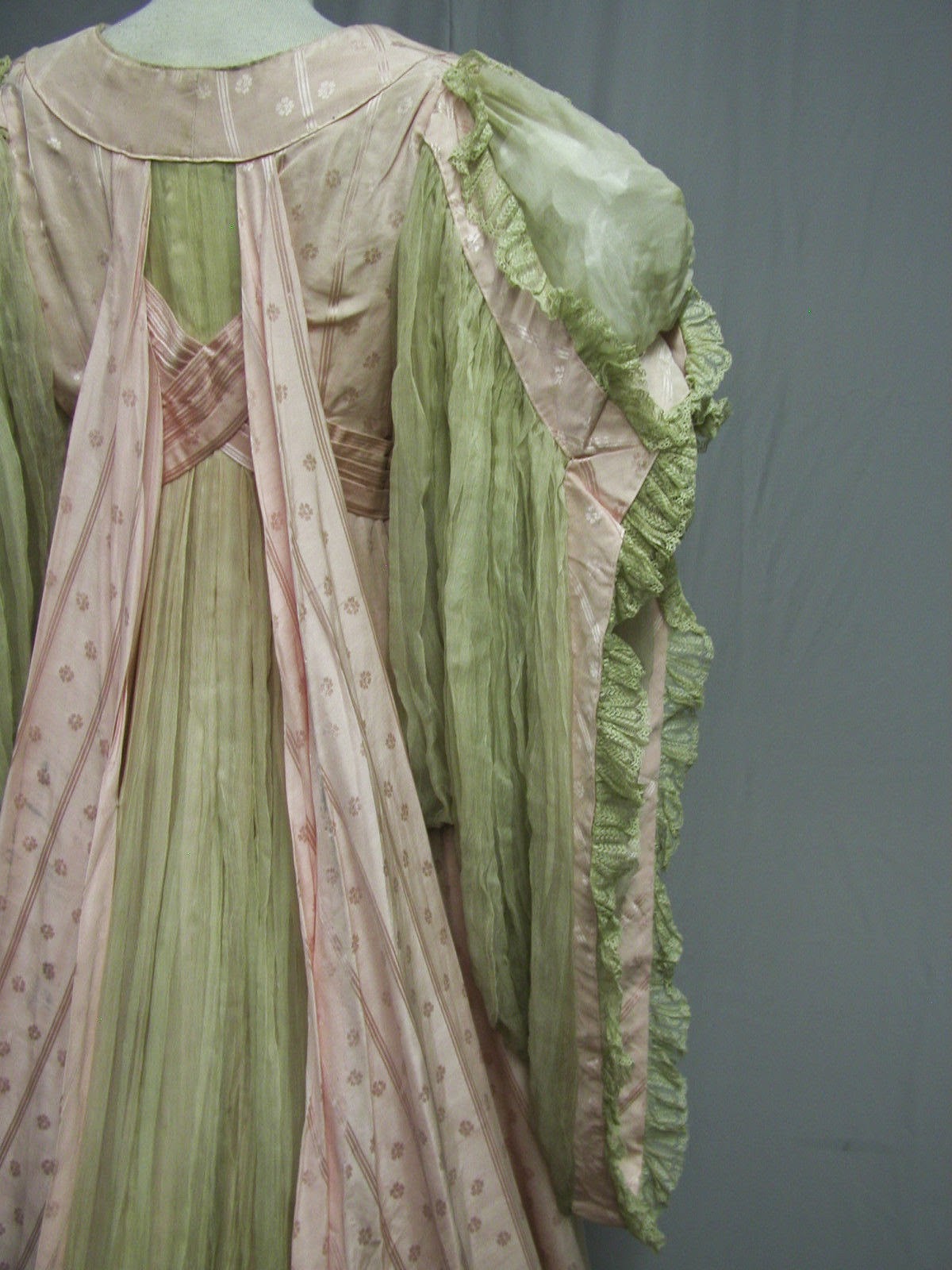 All The Pretty Dresses: Edwardian Tea Gown