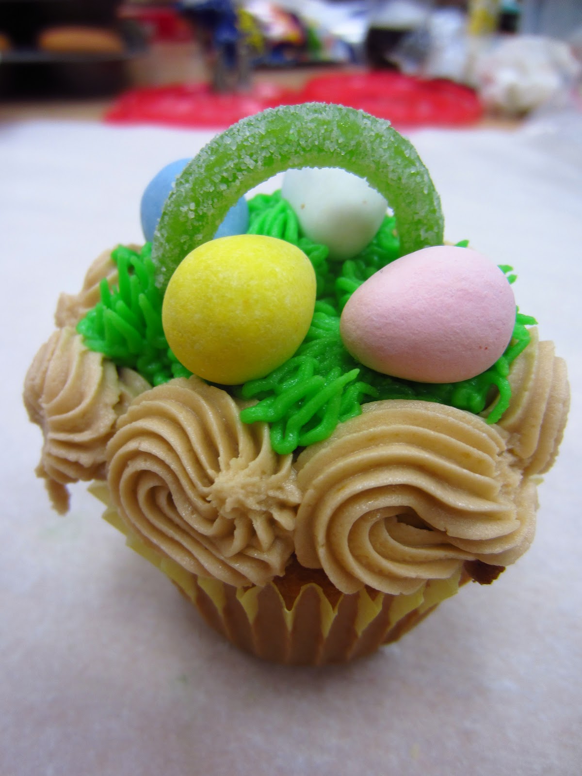 Lemanie's Randomness: Easy Easter Basket Cupcakes! =)