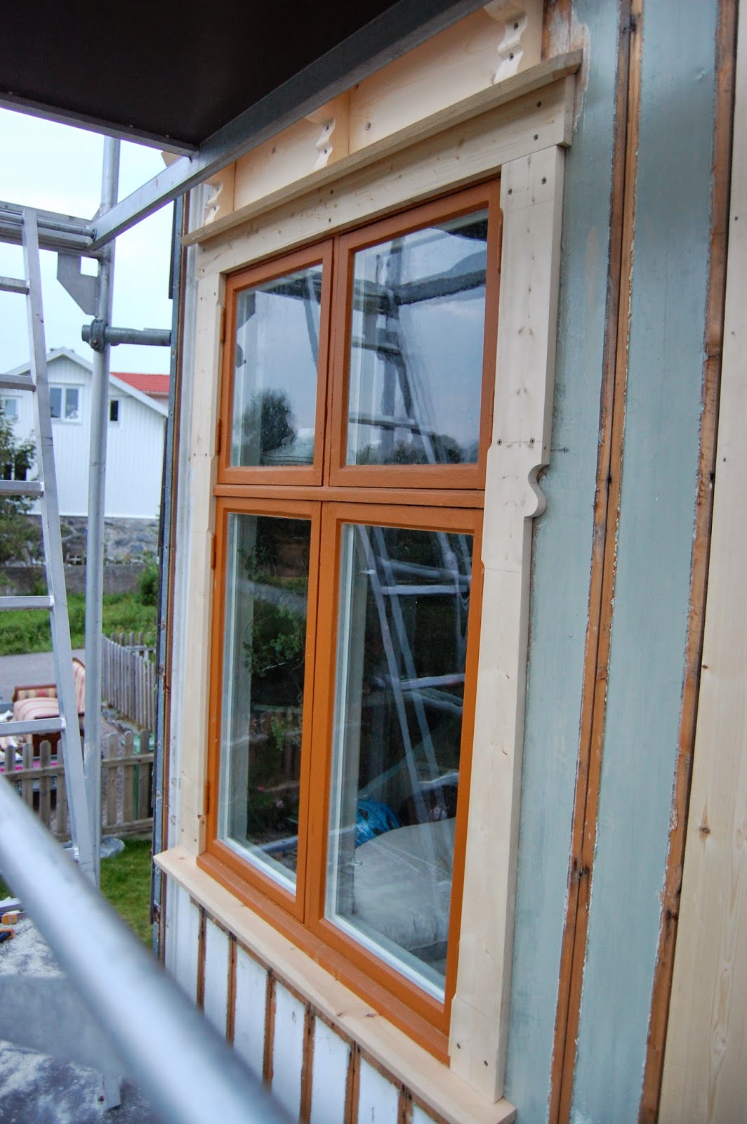 Sommarvägen 4, Öckerö: Nästan klar med fönster foder på norra fasaden