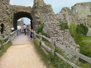 pevensey ancient castle in ruins, william the conqueror