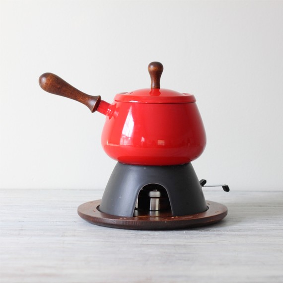 Owell Eats quaint red fondue pot