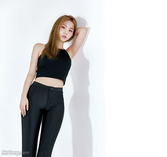 Lee Chae Eun beauty shows off her body with tight pants (22 pictures) photo 1-12