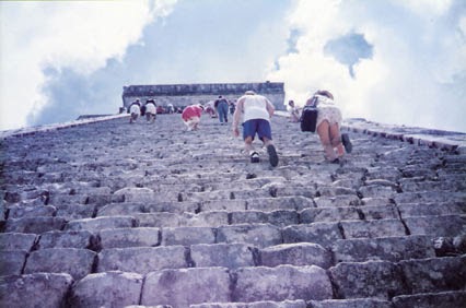 Steep steps of El Castillo.