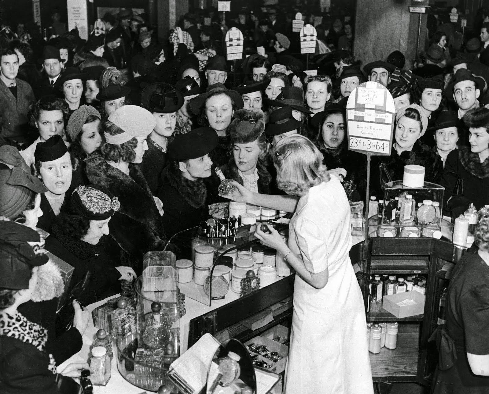 How Does A Buy Here Pay Here Work >> A Day in the Life of a Working Girl in 1940 ~ vintage everyday How Does A Buy Here Pay Here Work >> A Day in the Life of a Working Girl in 1940 ~ vintage everyday