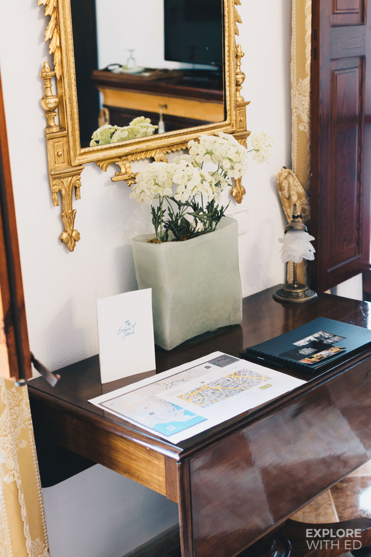 Desk area in Casa Delmonte Hotel with local guides and maps