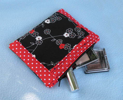 Small Zippered Pouch ~ Threading My Way