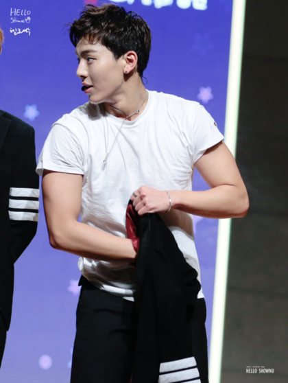 어깨랑 등빨 하나는 진짜 출중한 남돌.jpggif (약후방주의?) | 인스티즈