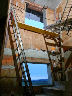 Hausbau Familie Steinmetz: Fenster und div. Arbeiten schon im Haus