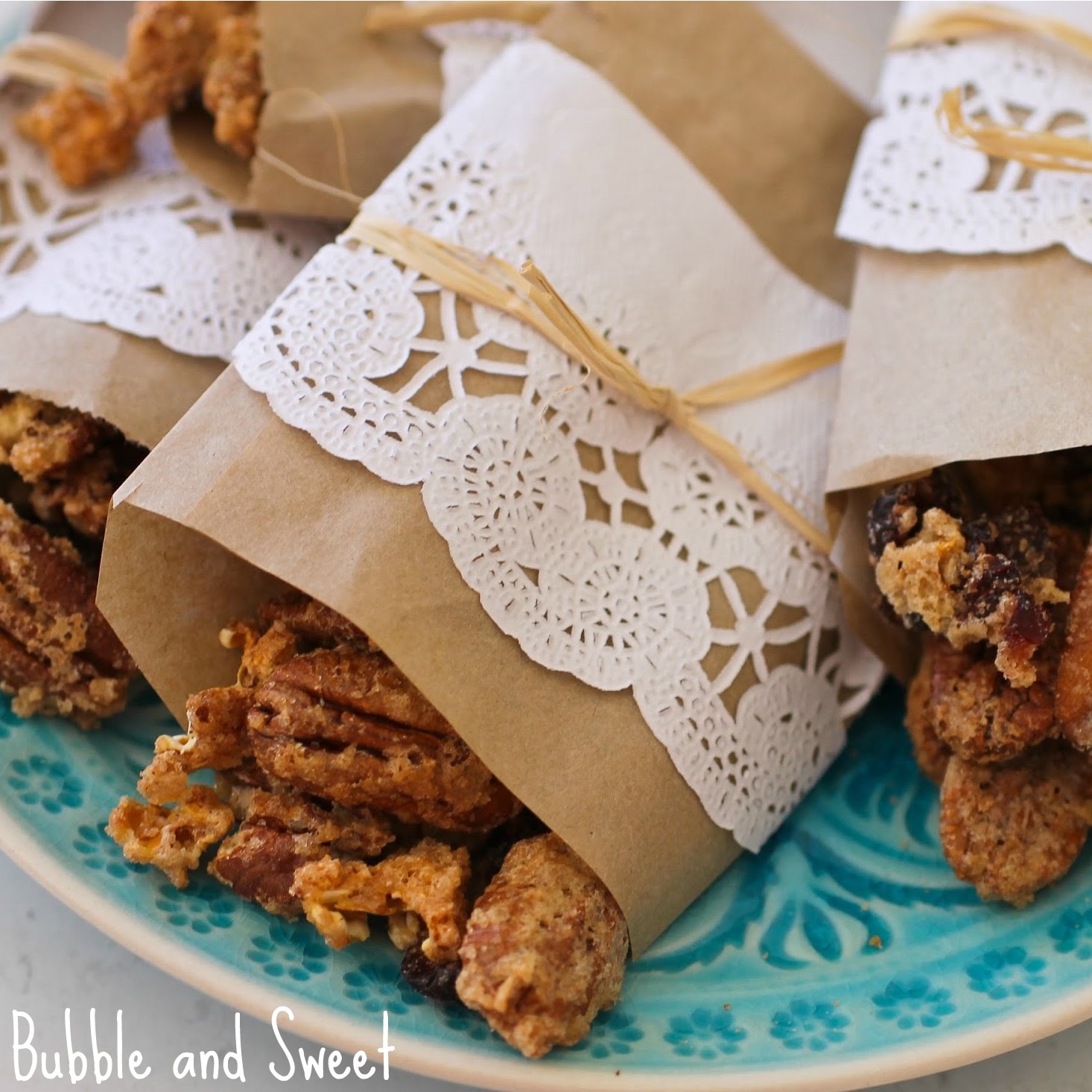 Bubble and Sweet: DIY mini brown paper and doily snack bags