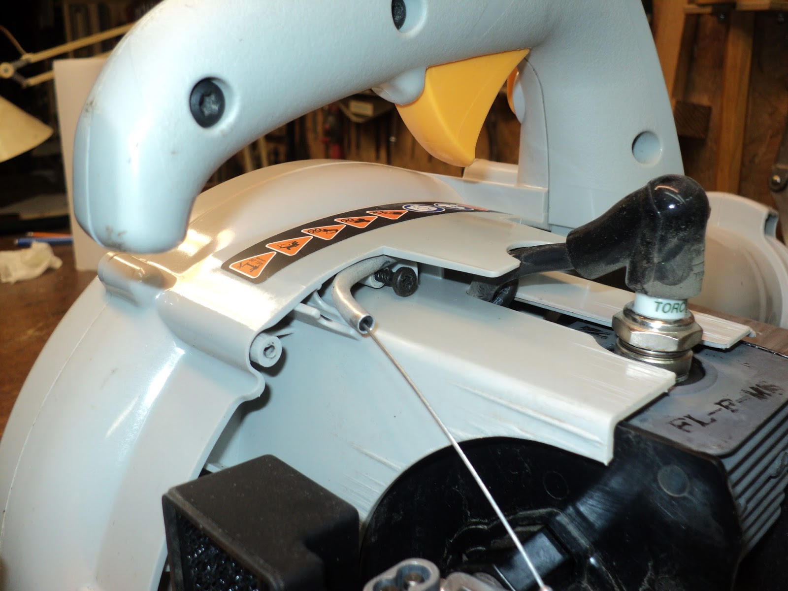 Rouge River Workshop: Ryobi RY09056 Leaf Blower Carburetor Removal