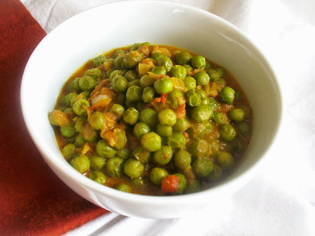 Indian-style green peas in a tomato coconut gravy