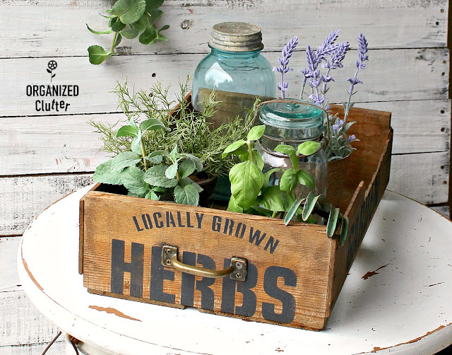 Thrifted Cutting Board & Crate DIY Stenciled Decor #Cuttingboard #upcycle #stencil #oldsignstencils #herbs #herbsign #stenciledcrate