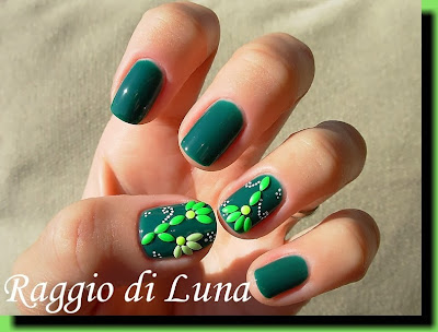 Raggio di Luna Nails: Leaf shape nail art stud flowers