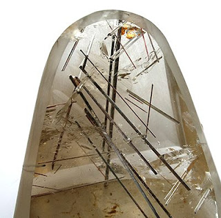 quartzo rutilado encontrado em Minas Gerais
