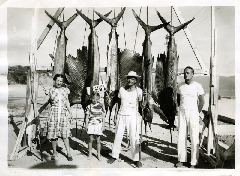 Big Catches of the Past  Fascinating Photos of Fishermen and Their Trophies - 75