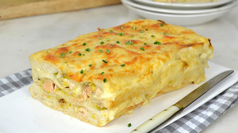 Pastel de salmón con pan de molde. Croque cake