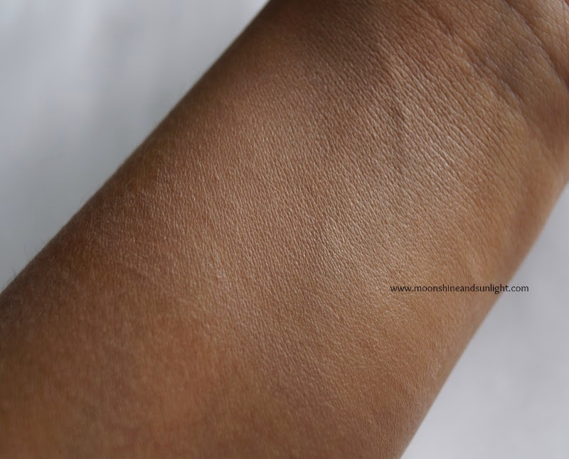 Oriflame "The ONE" Illuskin Concealer in Nude Beige Review and Swatches