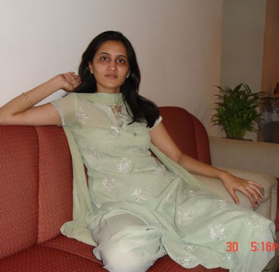 http://3.bp.blogspot.com/-alUNDBkjoyU/Tu2or4oQJ0I/AAAAAAAAB9Q/IpLkt-Wf7G0/s400/hot+indian+housewife+real+photo.jpg