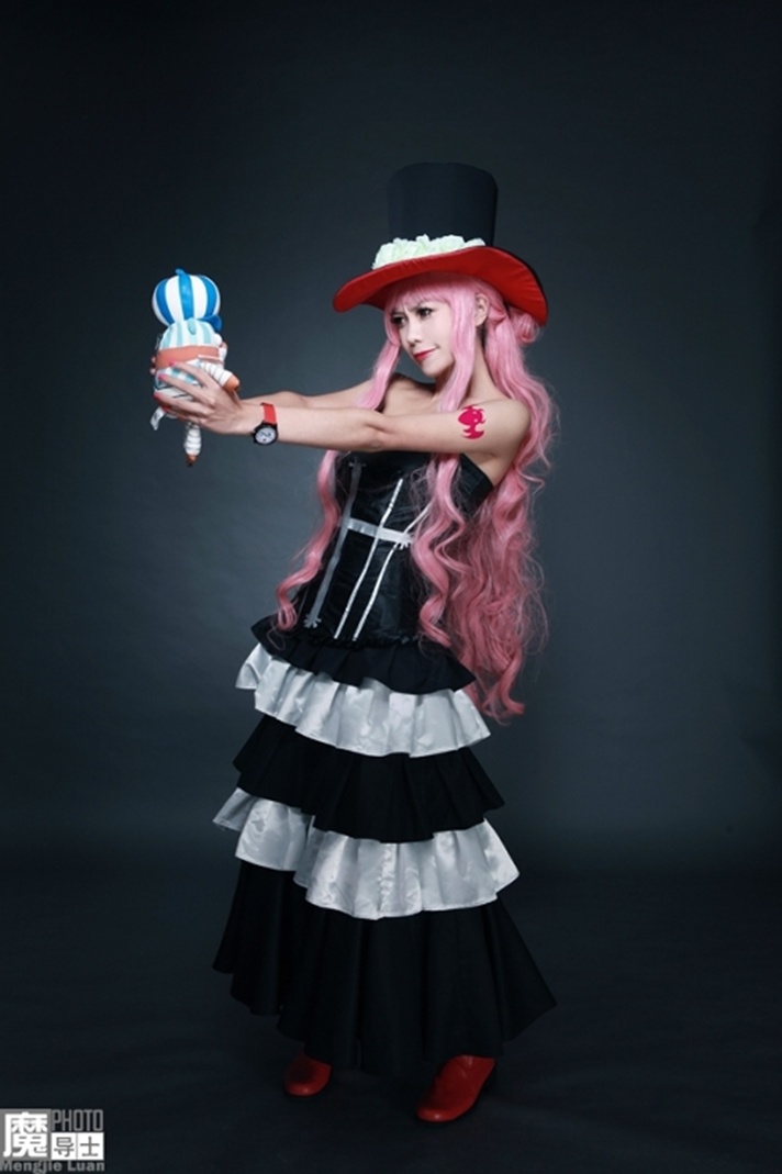 One Piece Cosplay Perona by JillWhite | Anime Cosplay