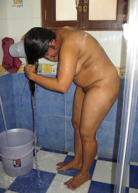 Desi House Wife Nude Bathing Photo Desi Nude Album