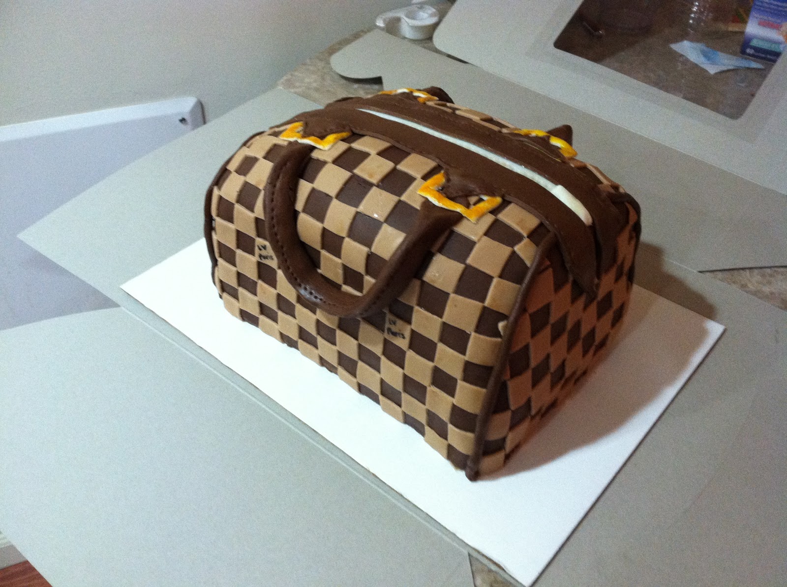 Cake Decorating for Dummies: Louis Vuitton Speedy Bag Cake