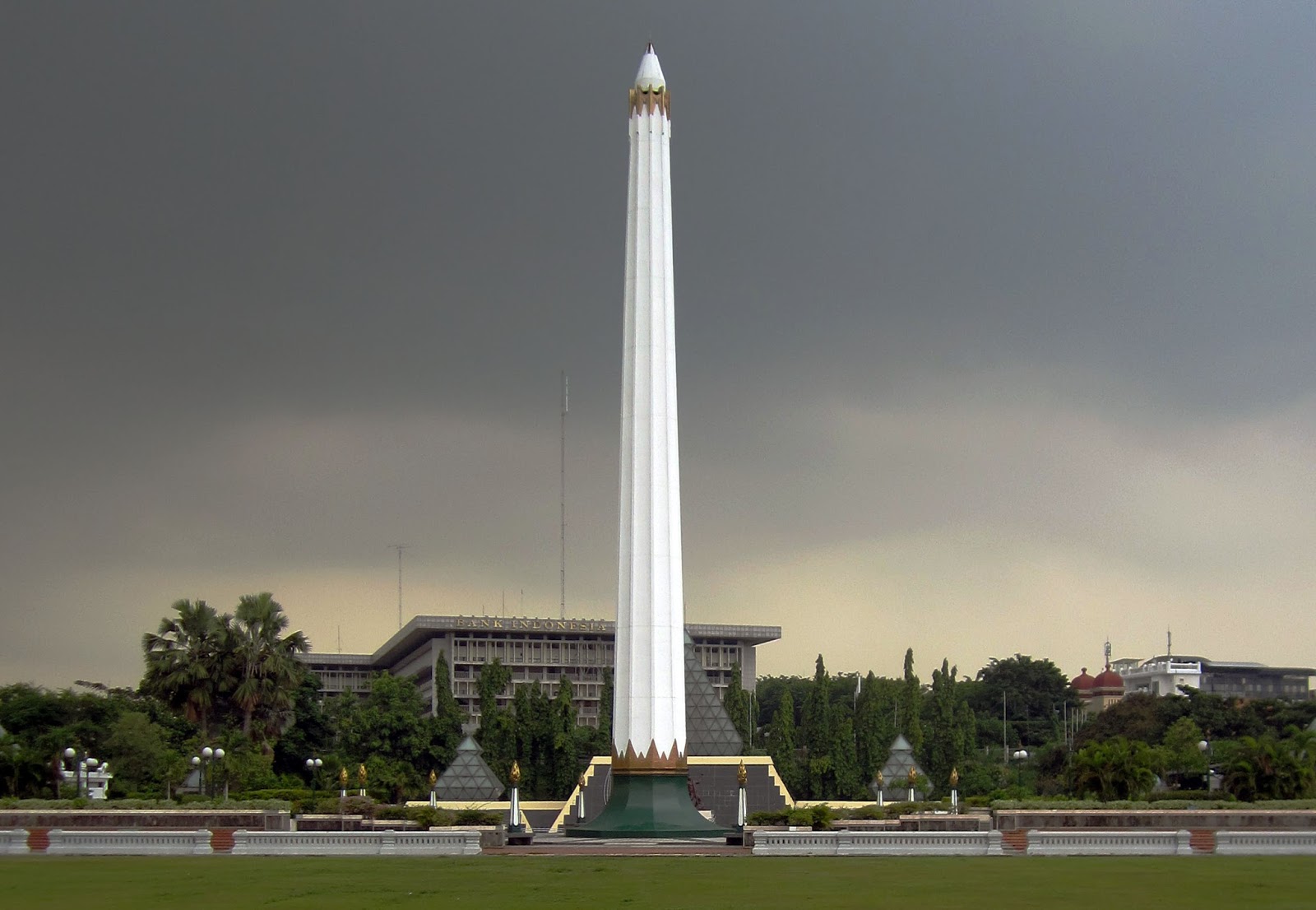 Monumen Tugu Pahlawan Wisata Surabaya Riset
