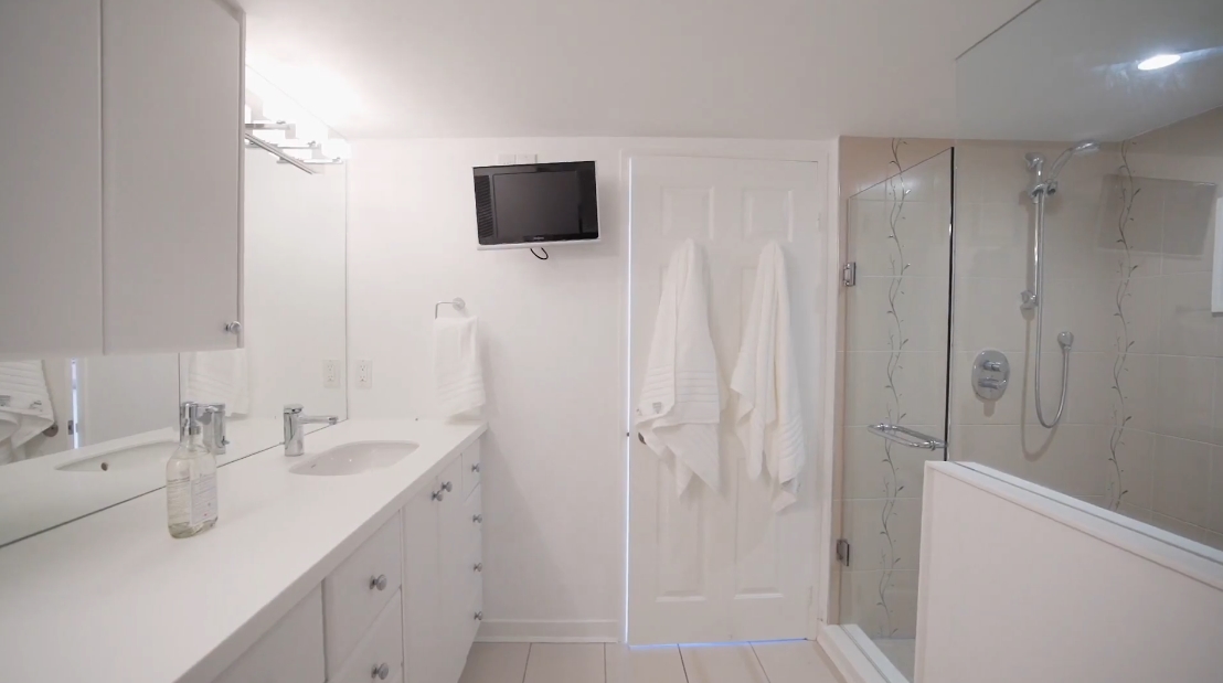 21 Interior Design Photos vs. 130 Carlton St #1104, Toronto Luxury Condo Tour