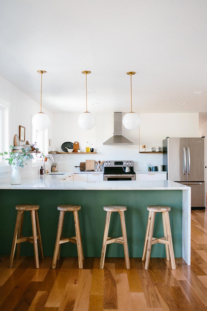 ANTES/DESPUÉS: UNA COCINA DE TIRADORES DORADOS | María Rodríguez