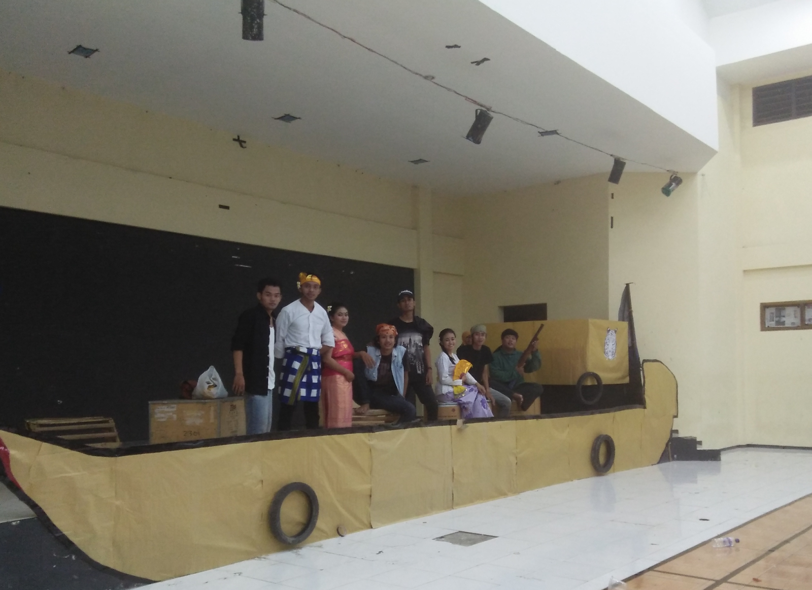 Naskah Drama Karya Putu Wijaya Lautan Bernyanyi Berbagai