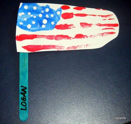 Tippytoe Crafts: Flag Handprints