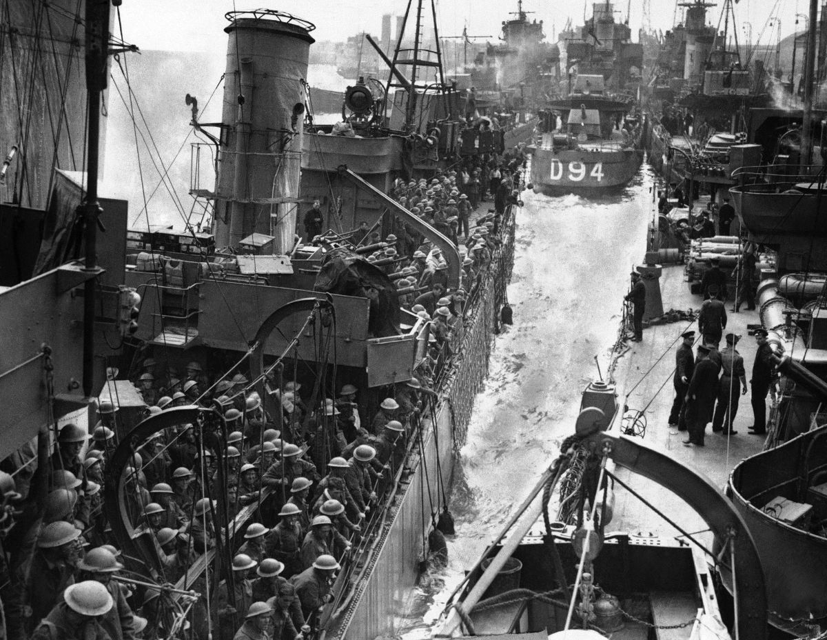 20 Historic Photographs From the AP Images Archive Show the Scene of the WWII Dunkirk's