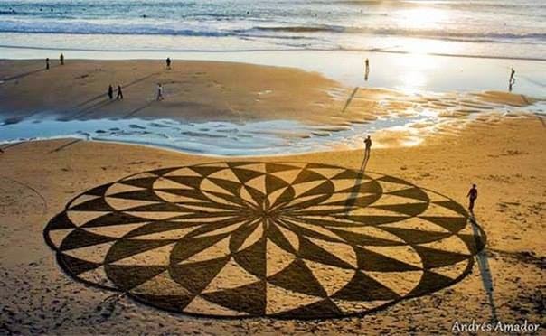 drawing pattern in the sand