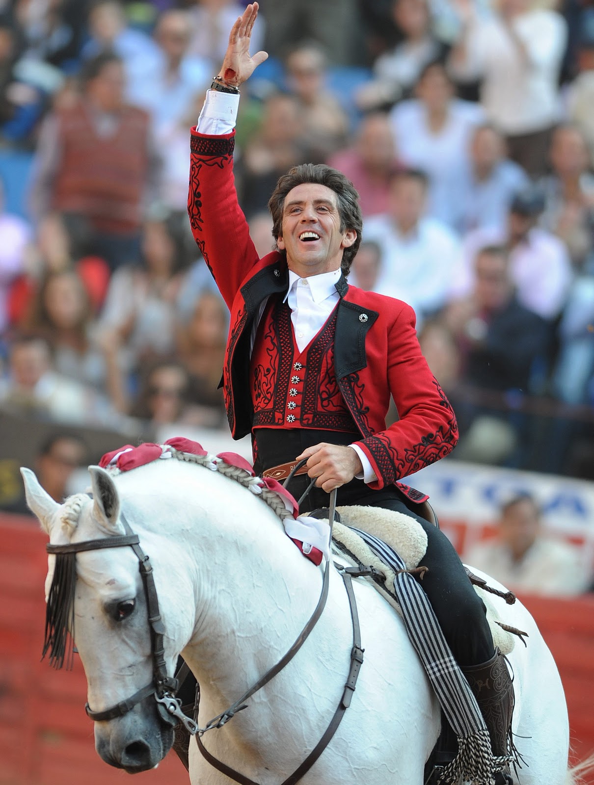 VUELTA AL RUEDO DECIMOSÉPTIMA CORRIDA DE LA TEMPORADA GRANDE 20102011 Pablo Hermoso de VUELTA AL RUEDO DECIMOSÉPTIMA CORRIDA DE LA TEMPORADA GRANDE 20102011 Pablo Hermoso de