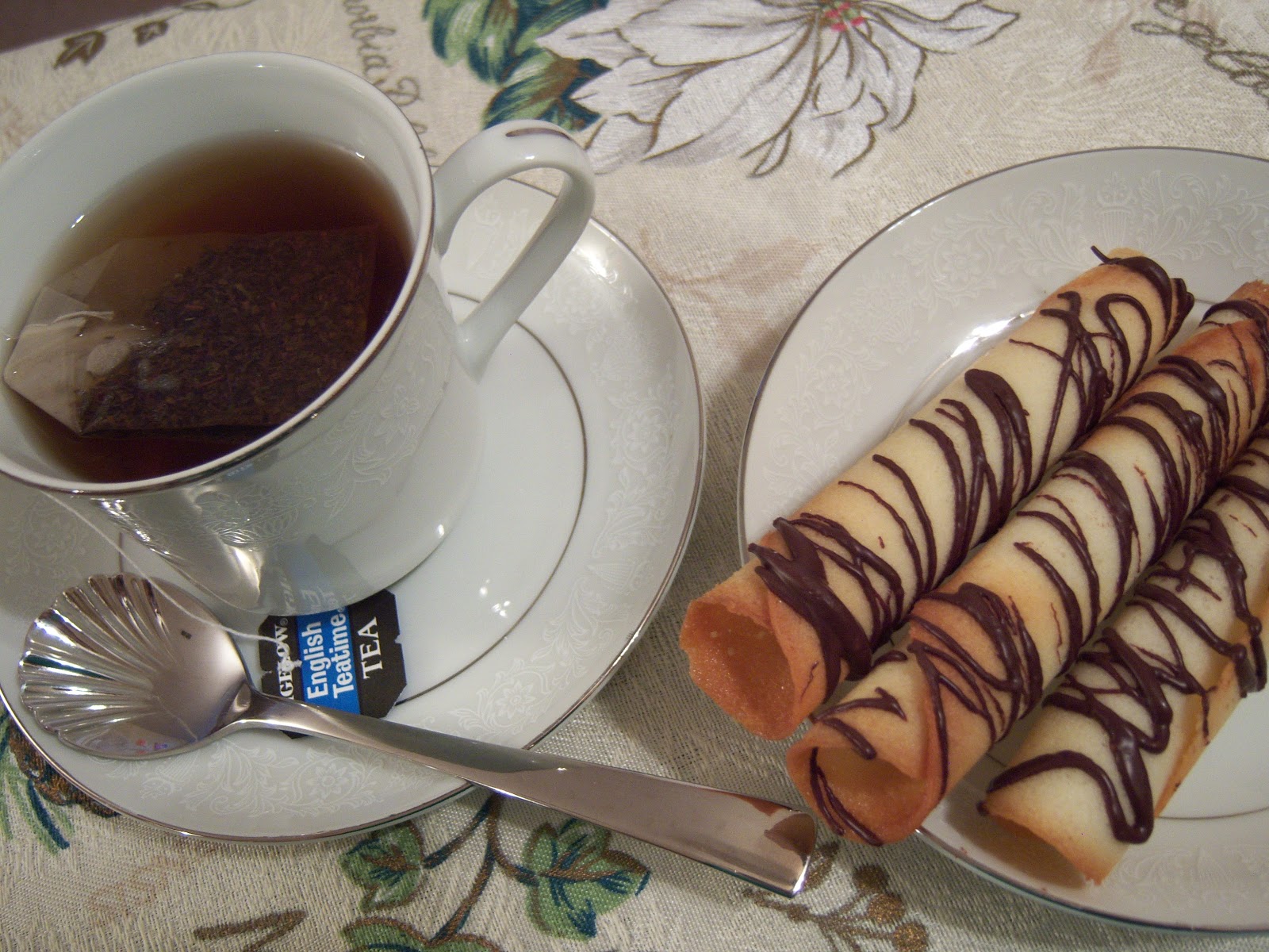 The Argyle Apple Pirouette Cookies