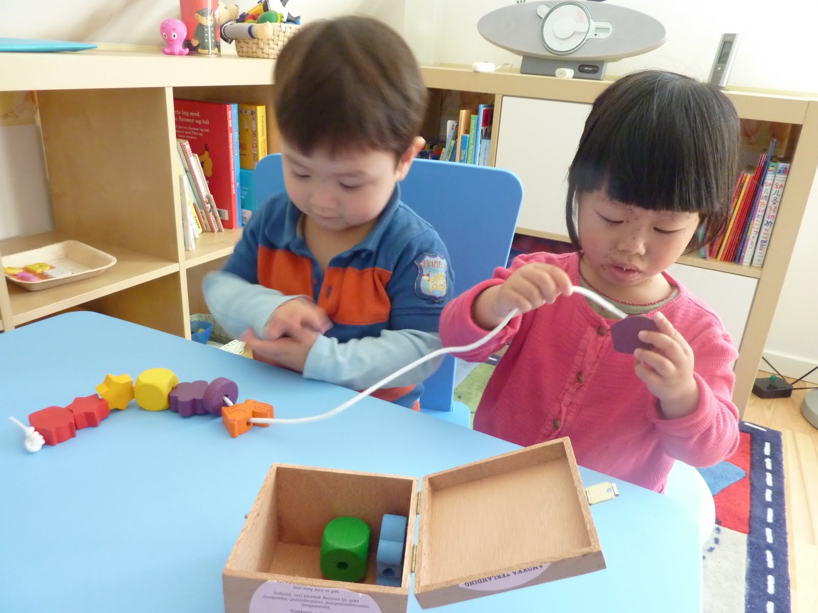 Family FECS Montessori Activity Stringing Large Beads/Snor Perler/穿珠子